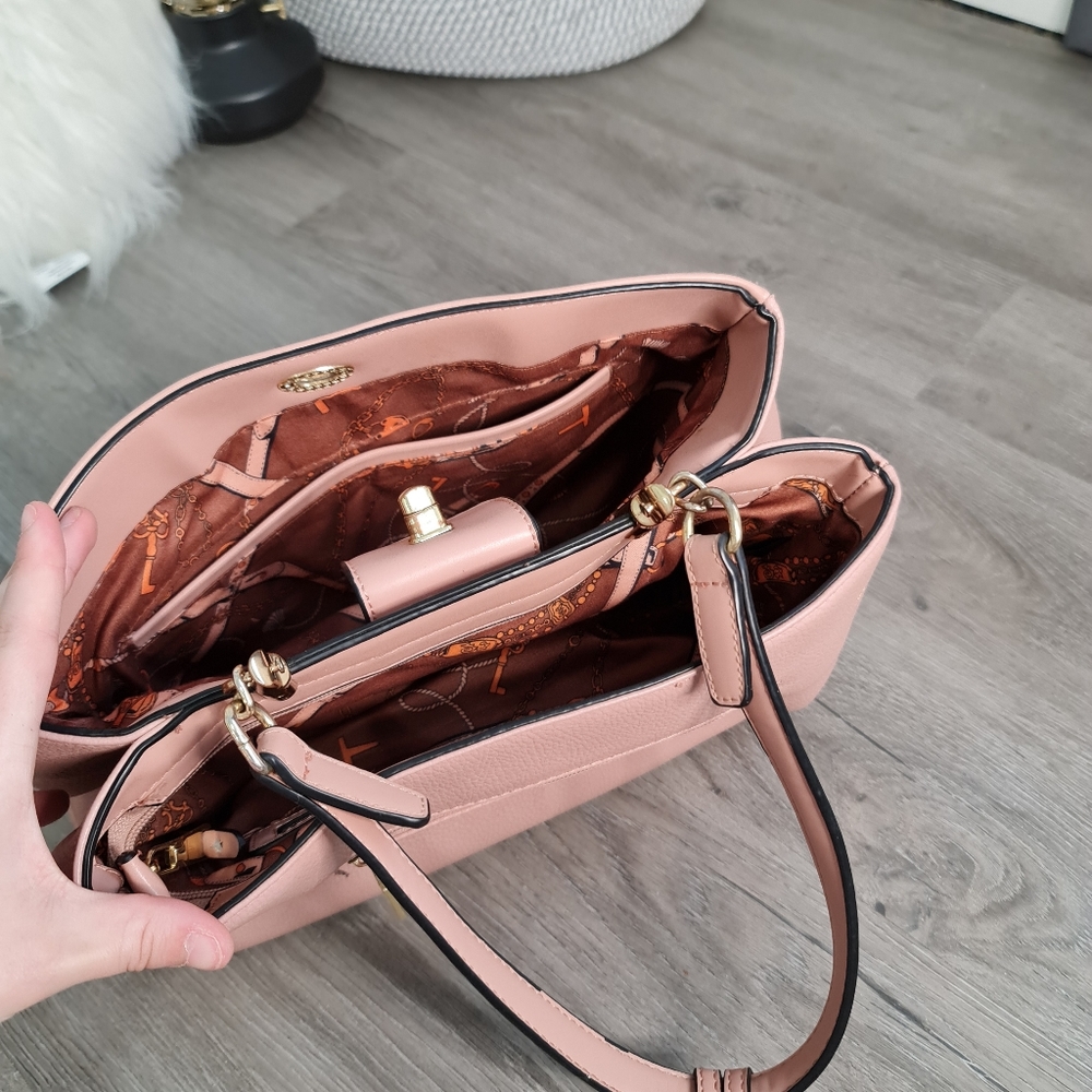 Pink Purse - Picture 2 of 3